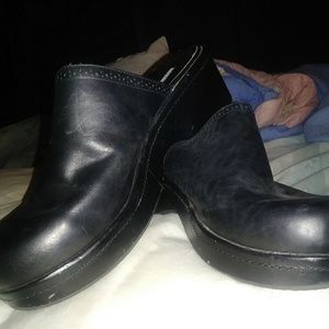 Tommy Hilfiger black leather mules